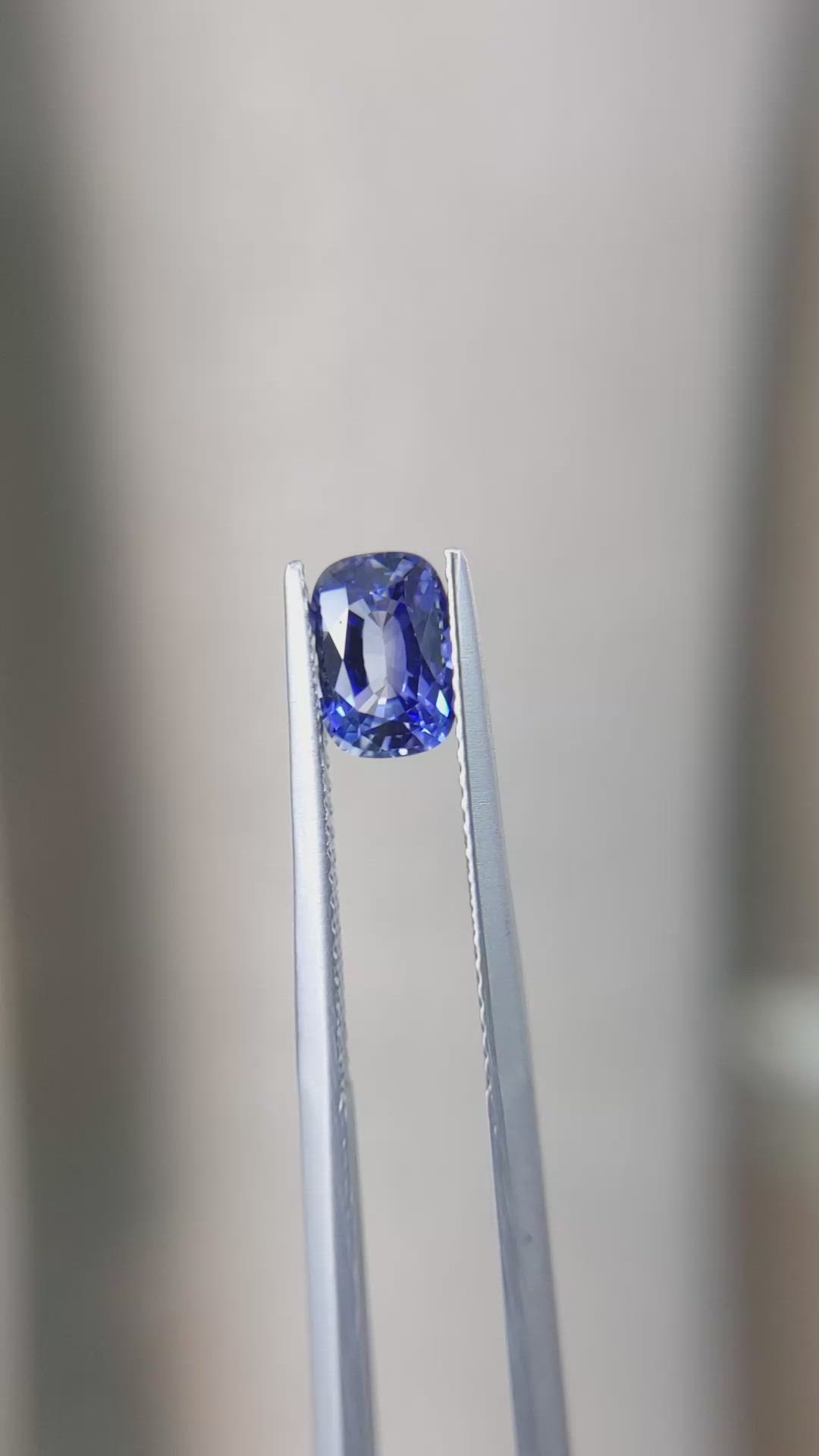 1.25 Ct. Bi Color Sapphire from Ceylon (Sri Lanka) Size Video