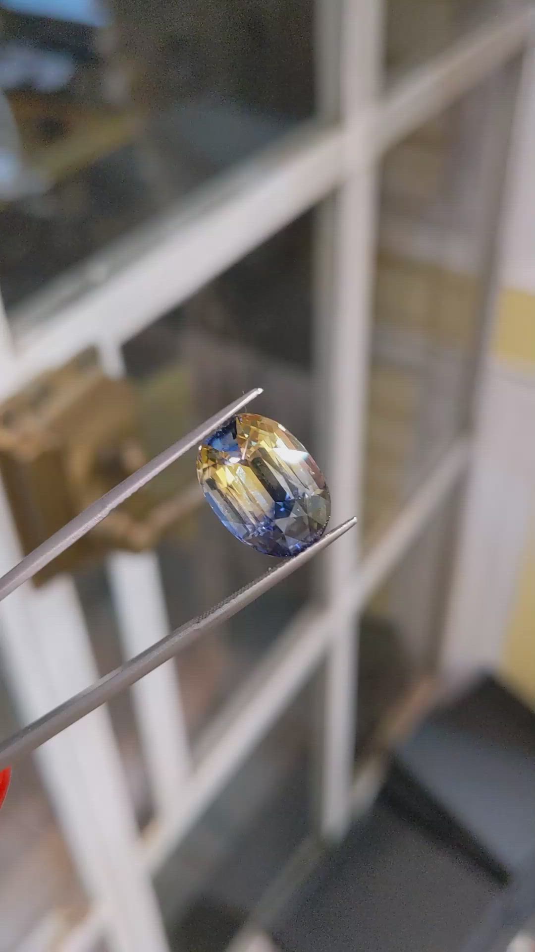 10.41 Ct. Bi Color Sapphire from Ceylon (Sri Lanka) Size Video