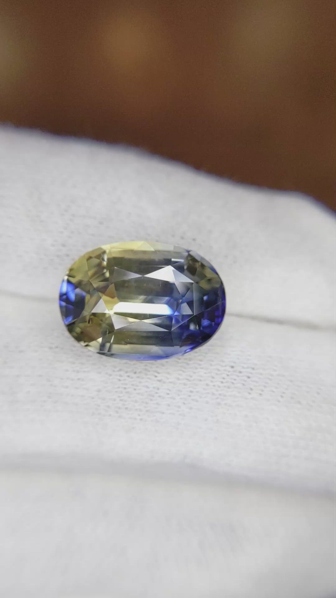 10.41 Ct. Bi Color Sapphire from Ceylon (Sri Lanka) Size Video