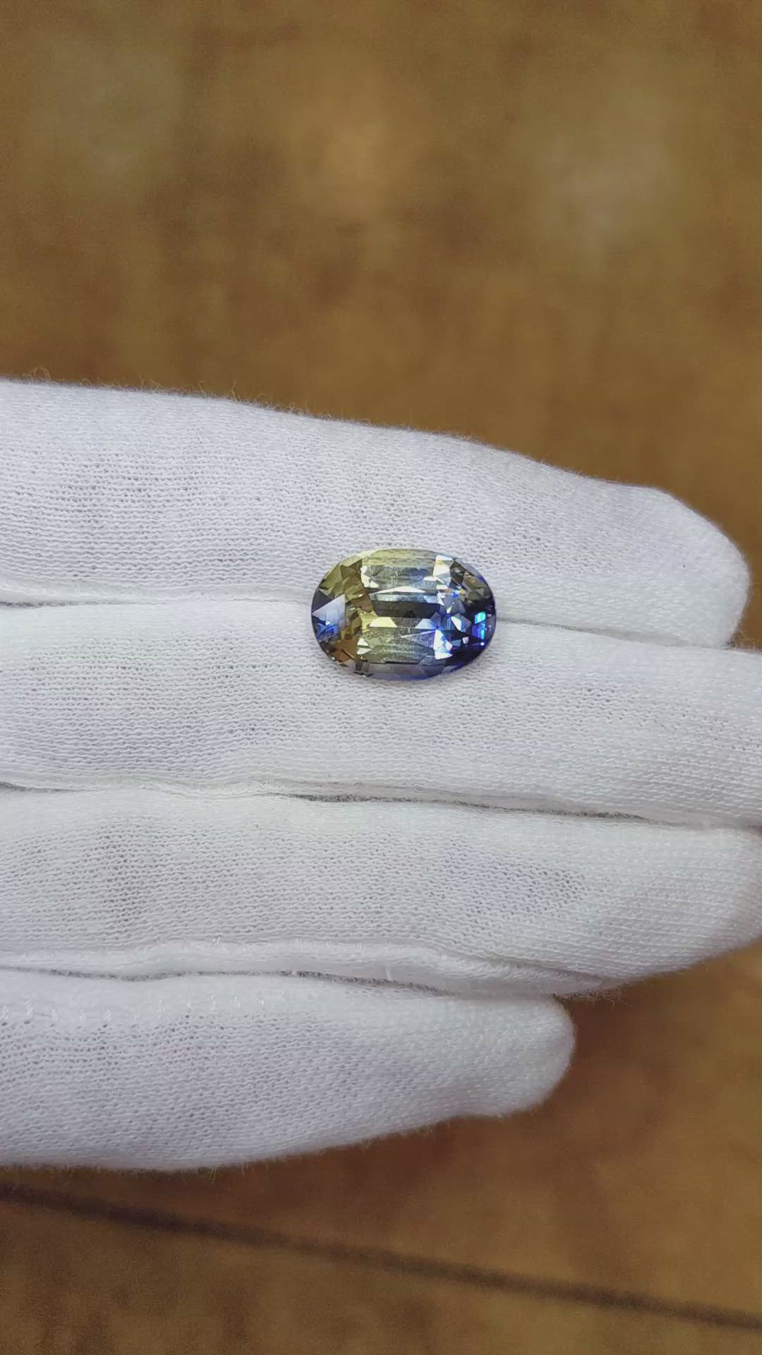 10.41 Ct. Bi Color Sapphire from Ceylon (Sri Lanka) Size Video
