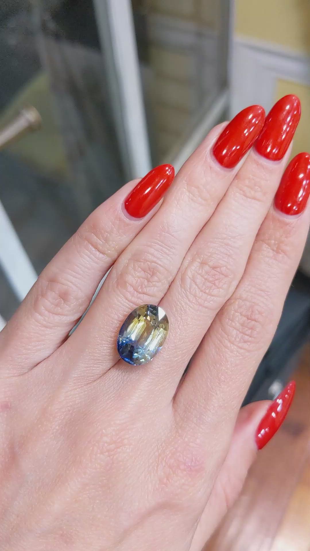 10.41 Ct. Bi Color Sapphire from Ceylon (Sri Lanka) Size Video
