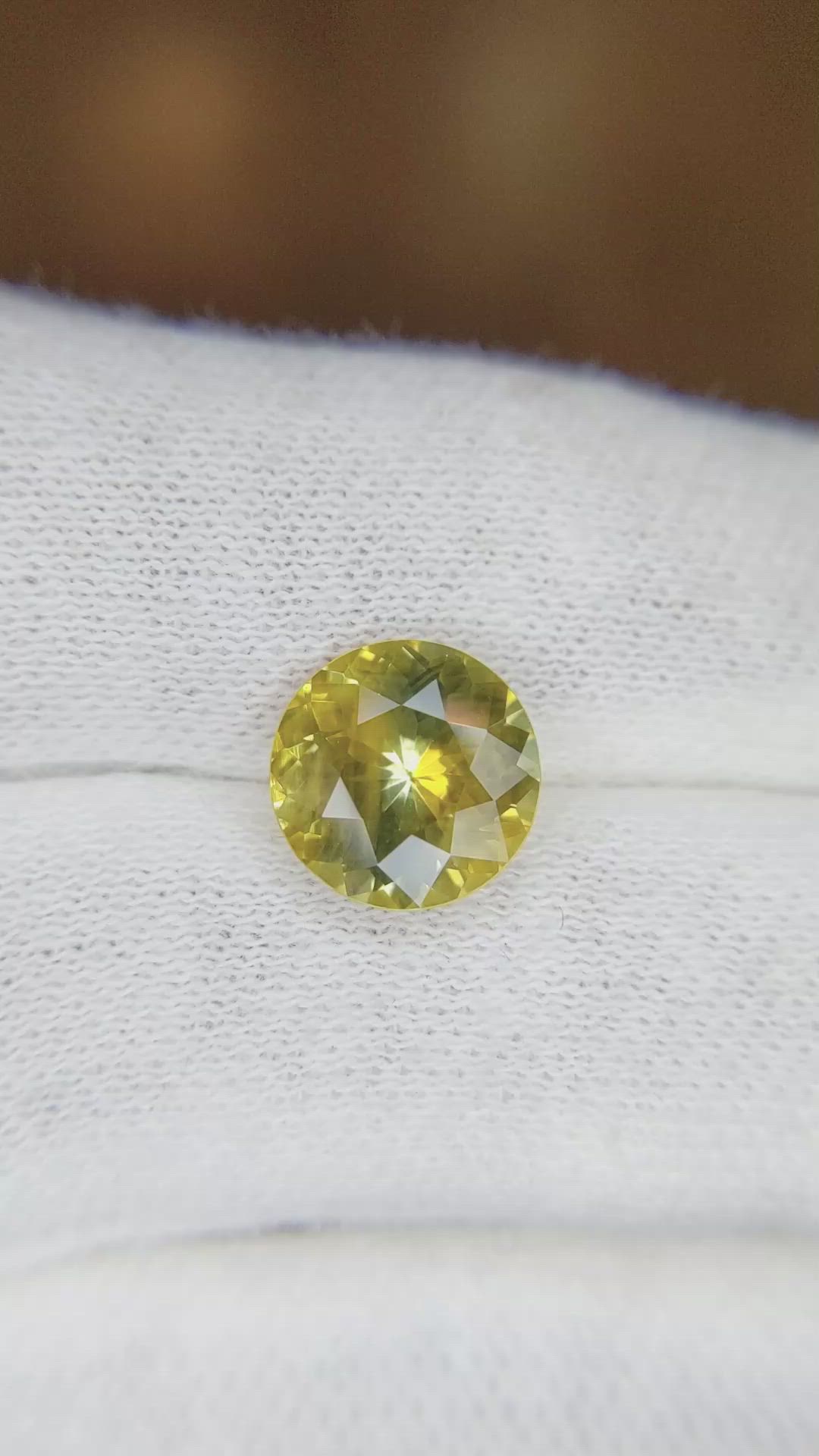 3.70 Ct. Bi Color Sapphire from Ceylon (Sri Lanka) Size Video