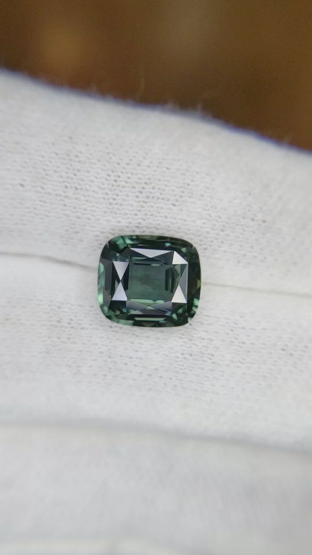 4.58 Ct. Bluish Green Sapphire from Ceylon (Sri Lanka) Size Video