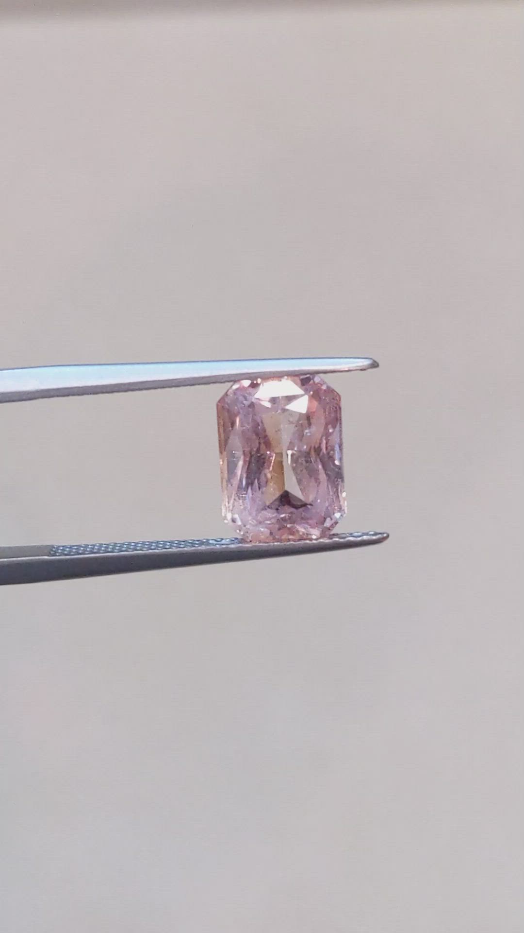3.92 Ct. Padparadscha Sapphire from Ceylon (Sri Lanka) Size Video