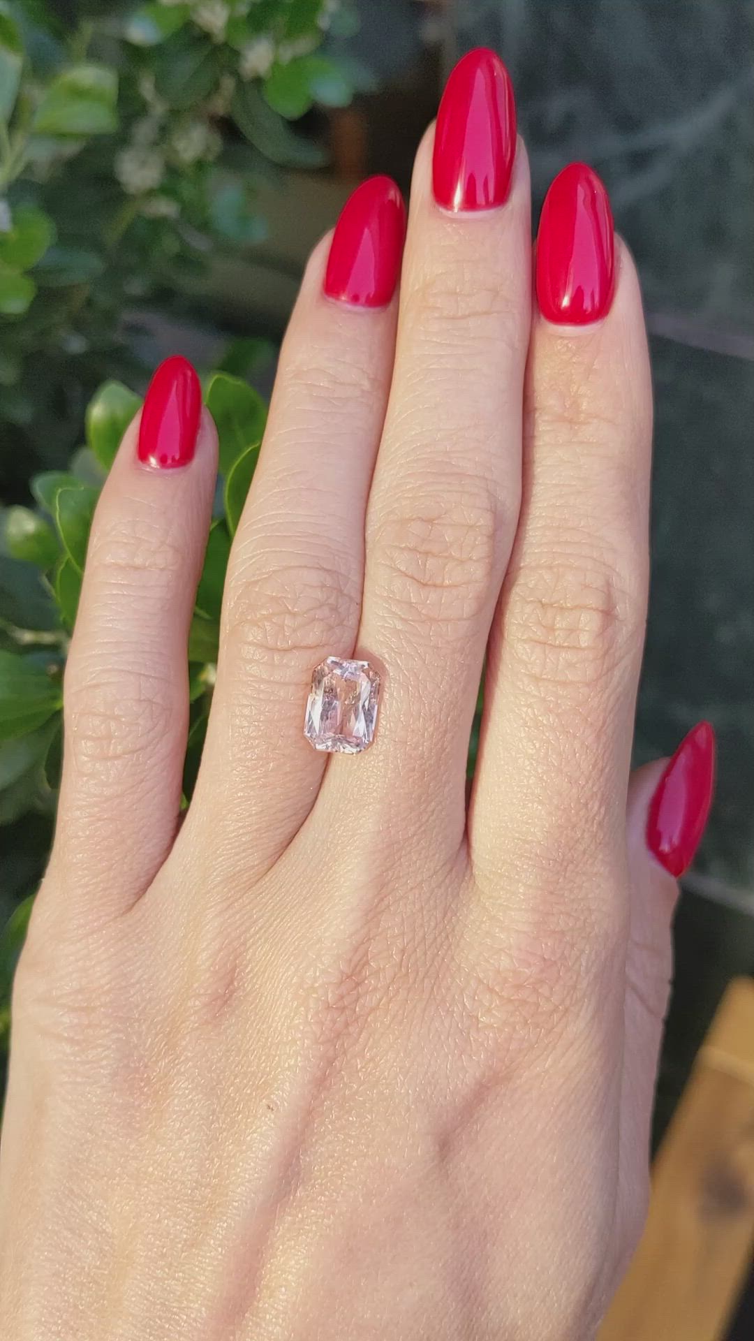 3.92 Ct. Padparadscha Sapphire from Ceylon (Sri Lanka) Size Video