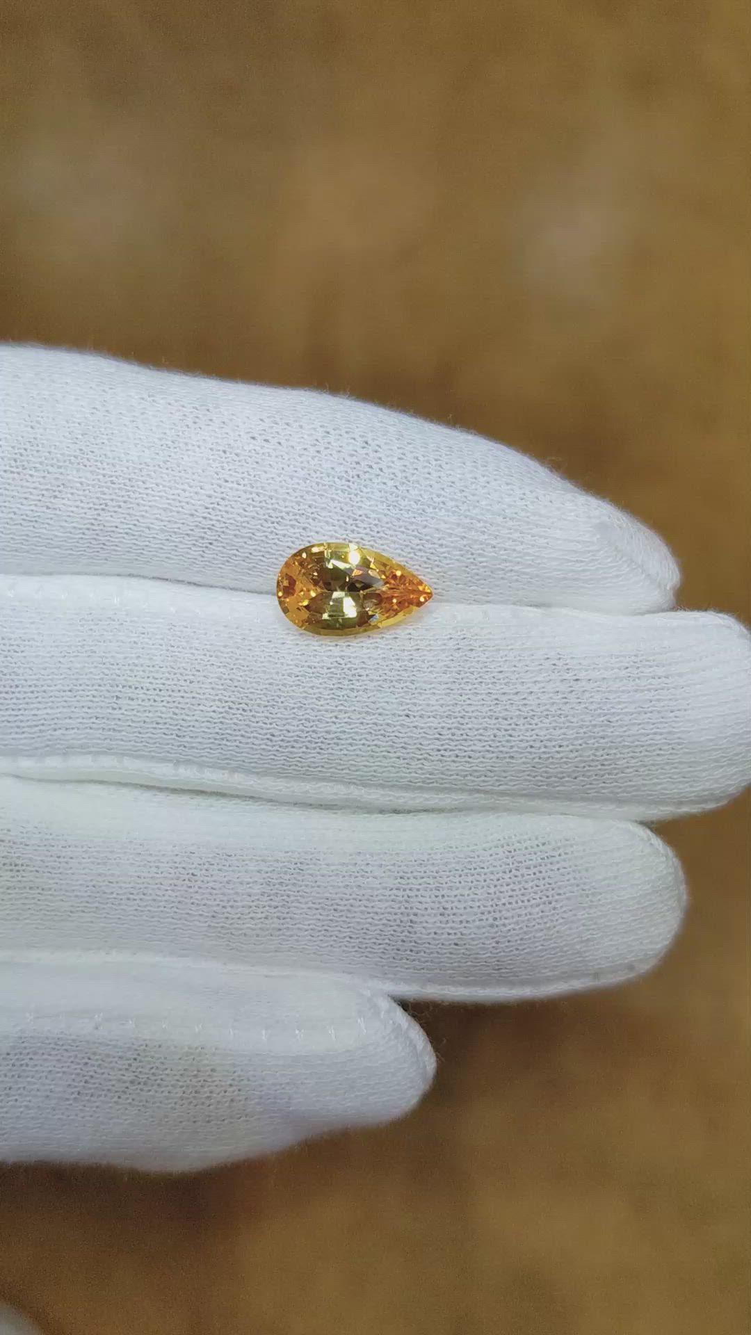 2.62 Ct. Orangish Yellow Sapphire from Ceylon (Sri Lanka) Size Video