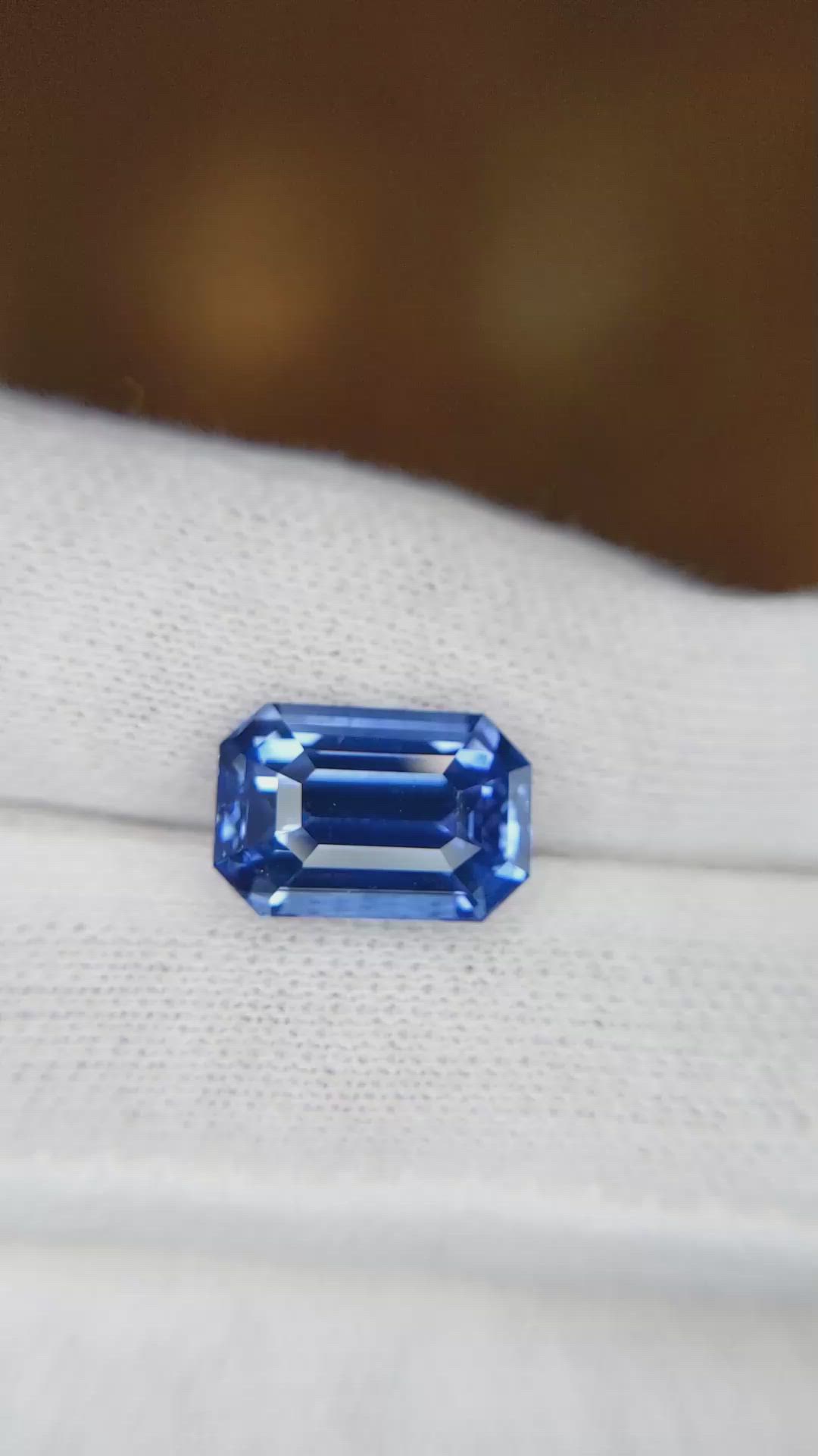 5.63 Ct. Blue Sapphire from Ceylon (Sri Lanka) Size Video