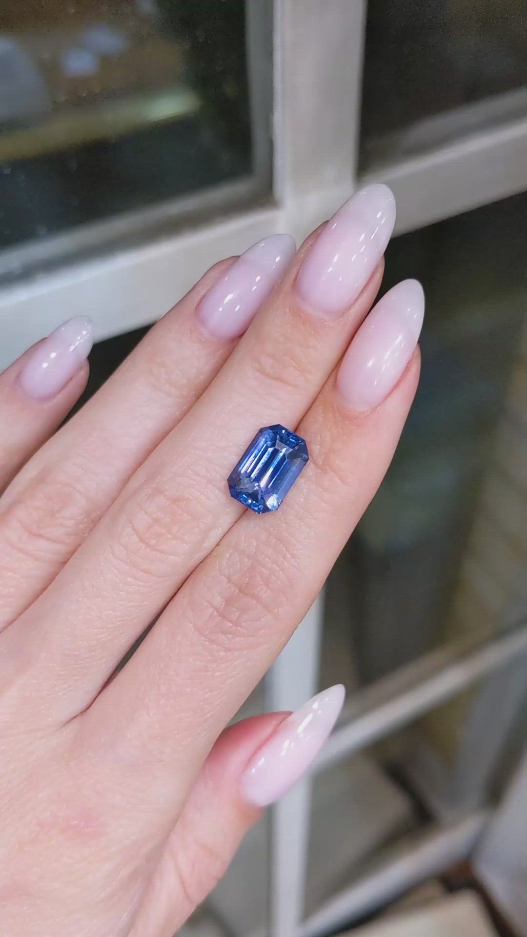 5.63 Ct. Blue Sapphire from Ceylon (Sri Lanka) Size Video
