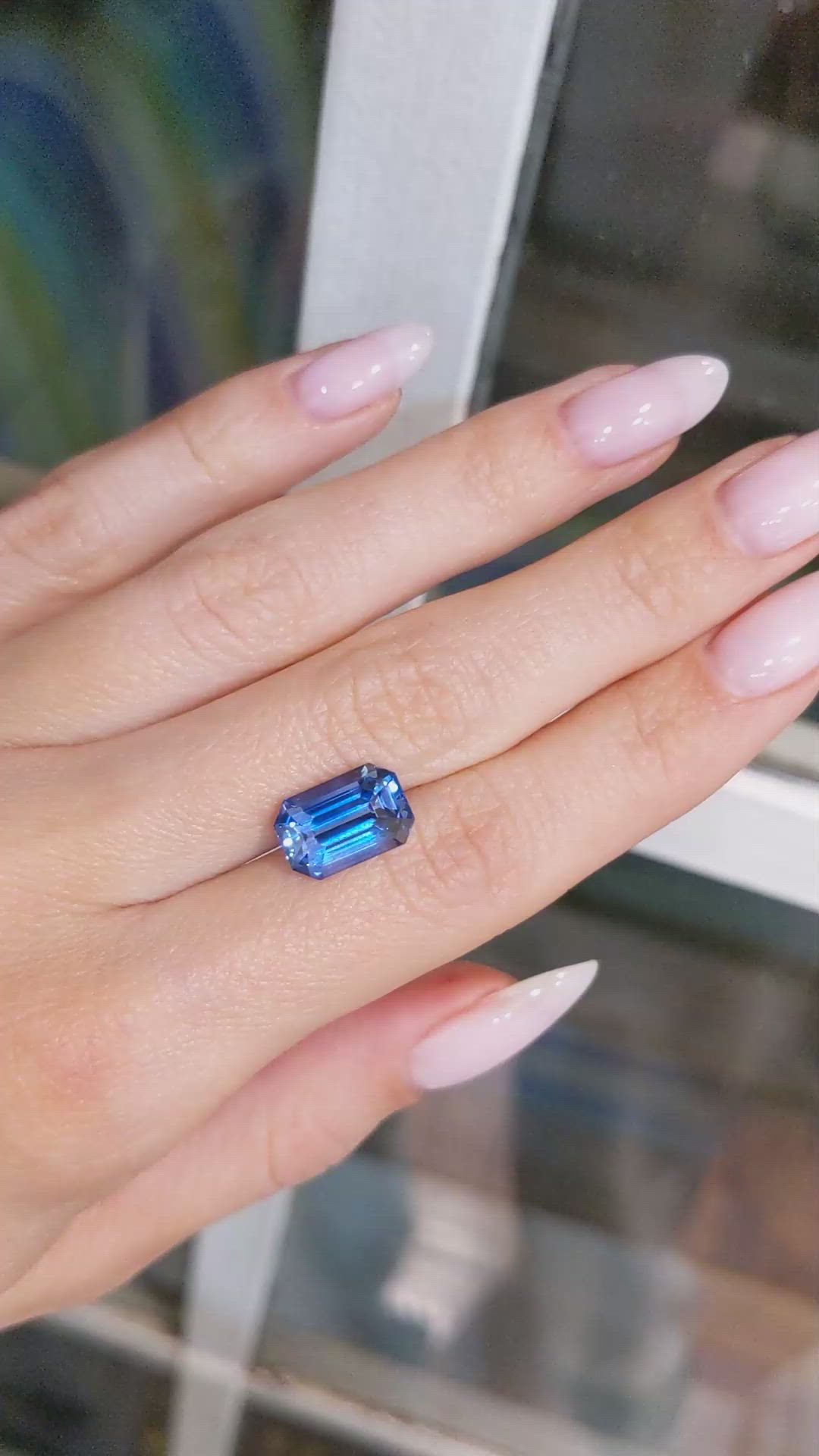 5.63 Ct. Blue Sapphire from Ceylon (Sri Lanka) Size Video
