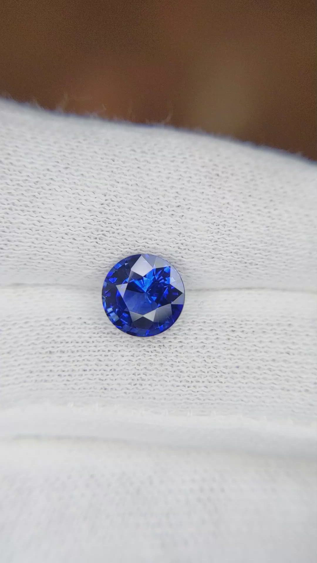 2.35 Ct. Blue Sapphire from Ceylon (Sri Lanka) Size Video