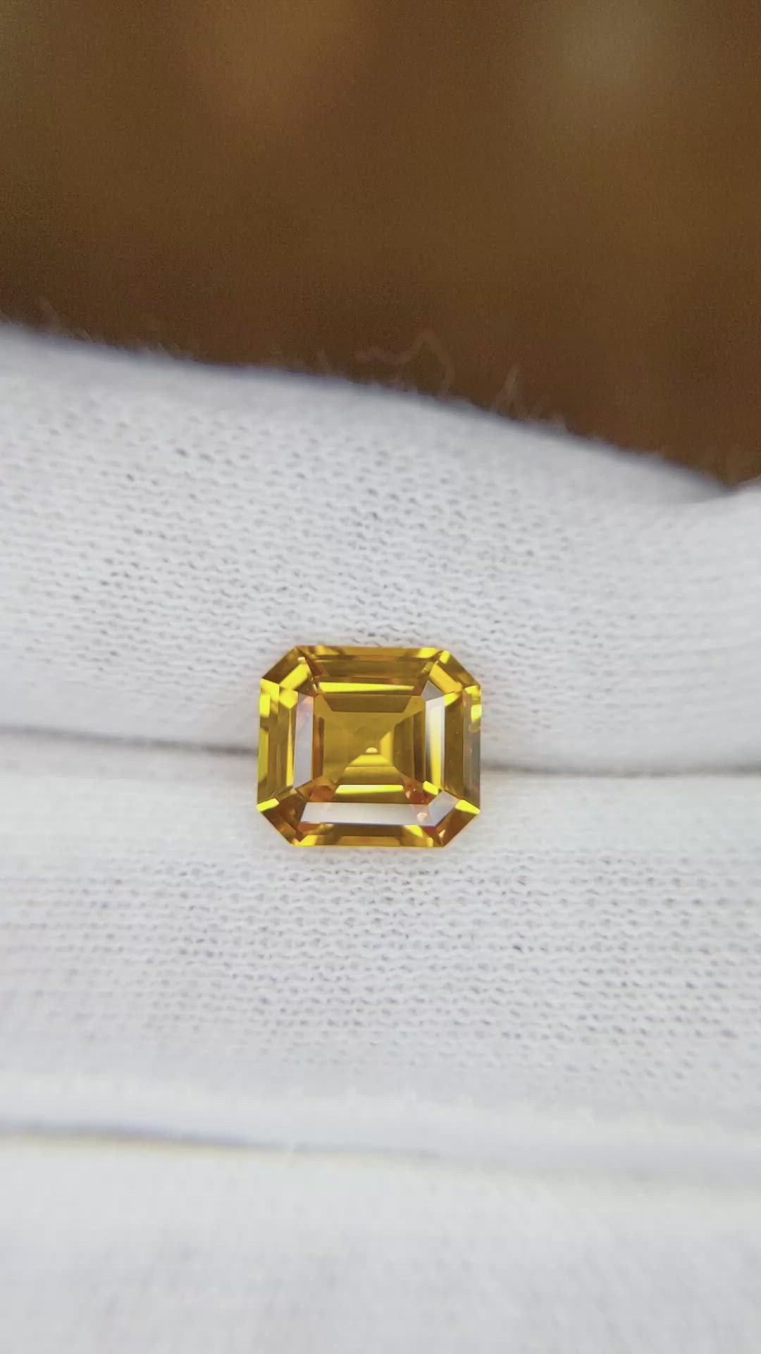 3.05 Ct. Orangish Yellow Sapphire from Ceylon (Sri Lanka) Size Video