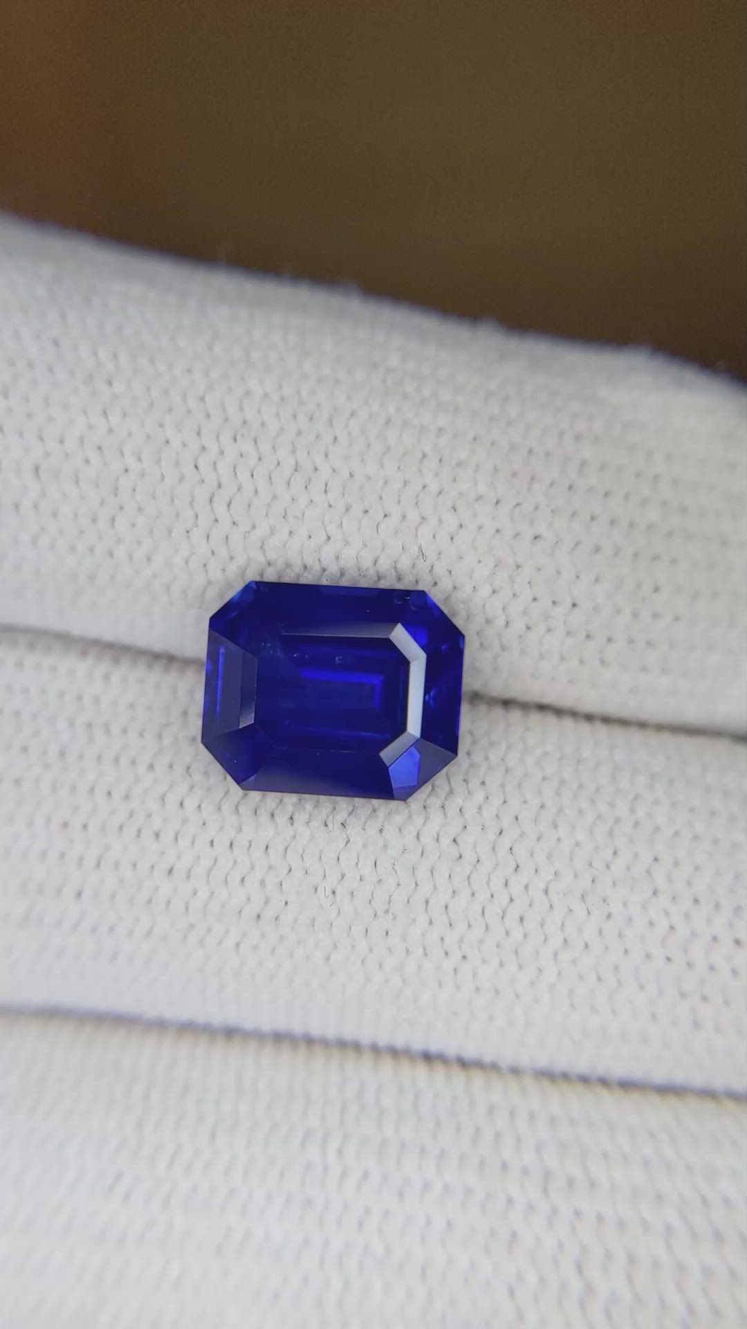 4.66 Ct. Blue Sapphire from Ceylon (Sri Lanka) Size Video