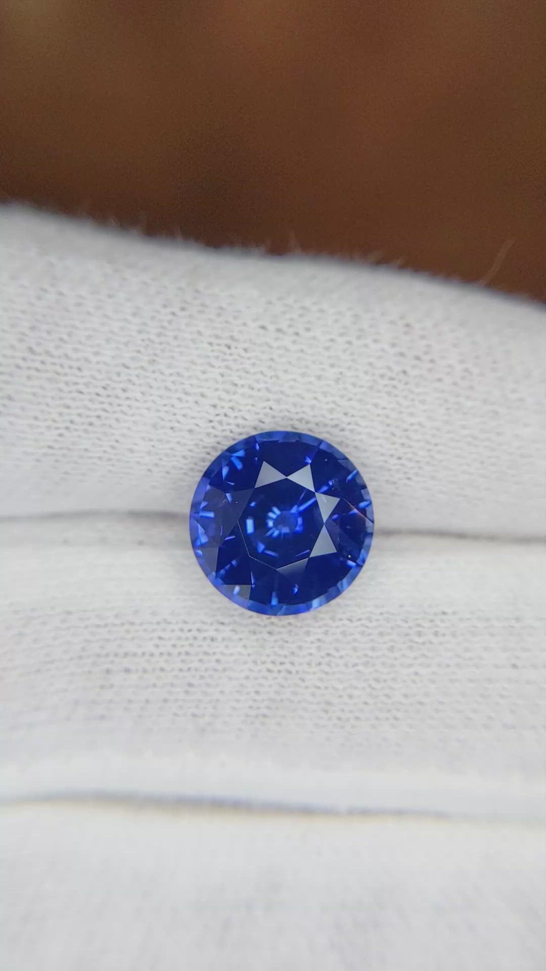 5.39 Ct. Blue Sapphire from Ceylon (Sri Lanka) Size Video