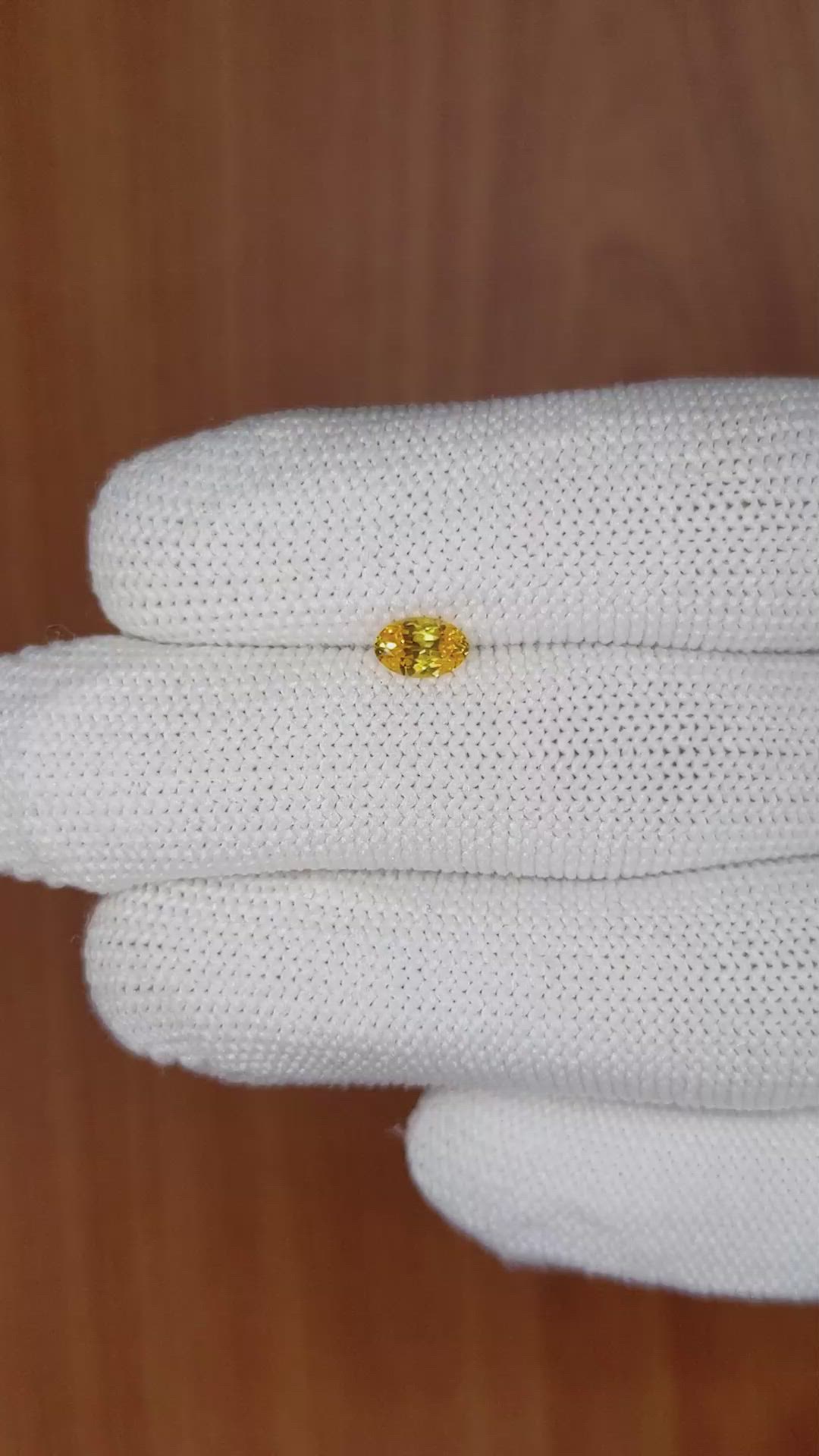0.48 Ct. Yellowish Orange Sapphire from Ceylon (Sri Lanka) Size Video