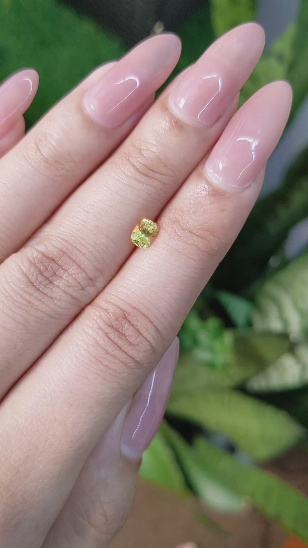 0.58 Ct. Sapphire from Ceylon (Sri Lanka) Size Video