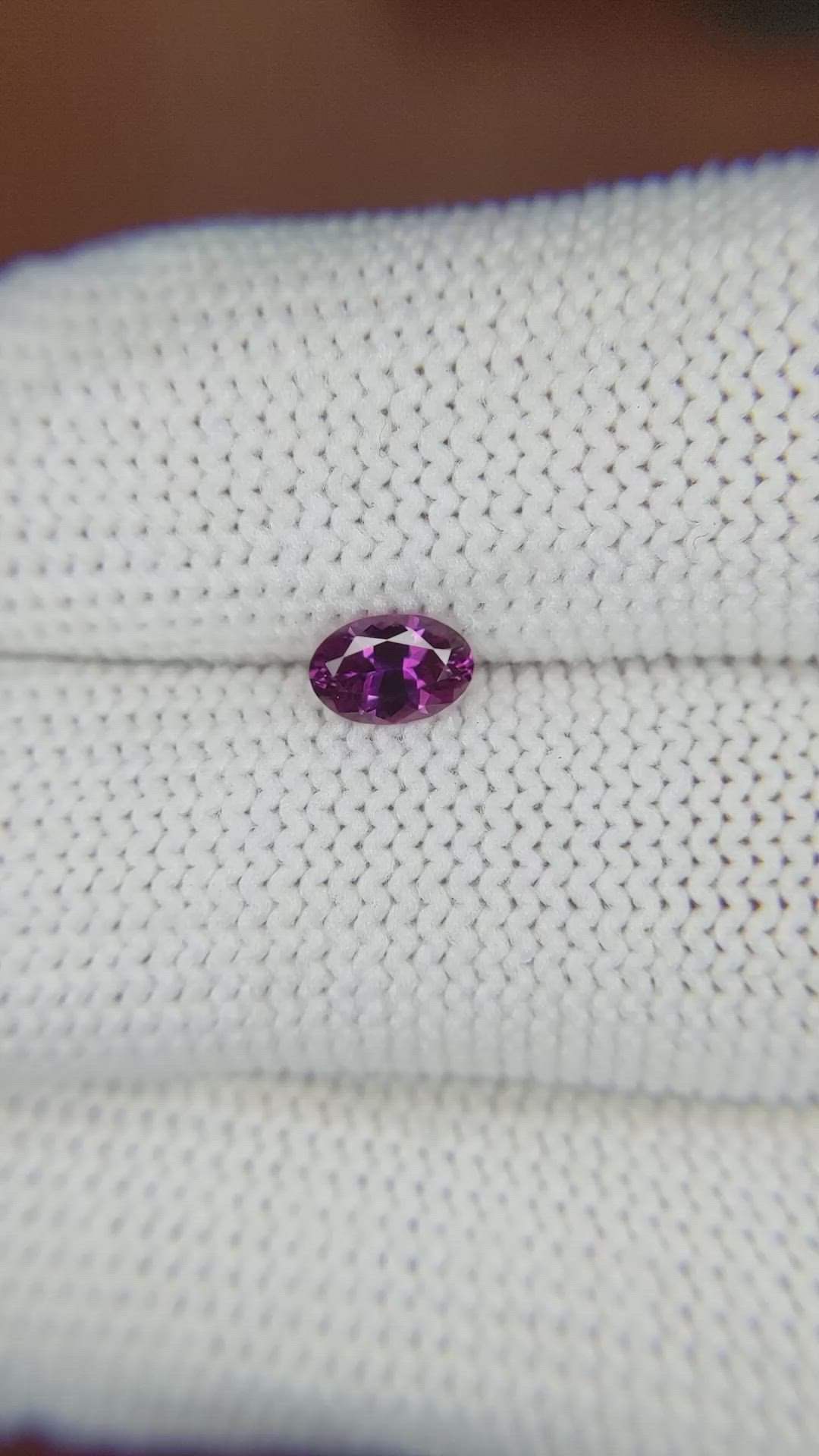 0.45 Ct. Sapphire from Ceylon (Sri Lanka) Size Video