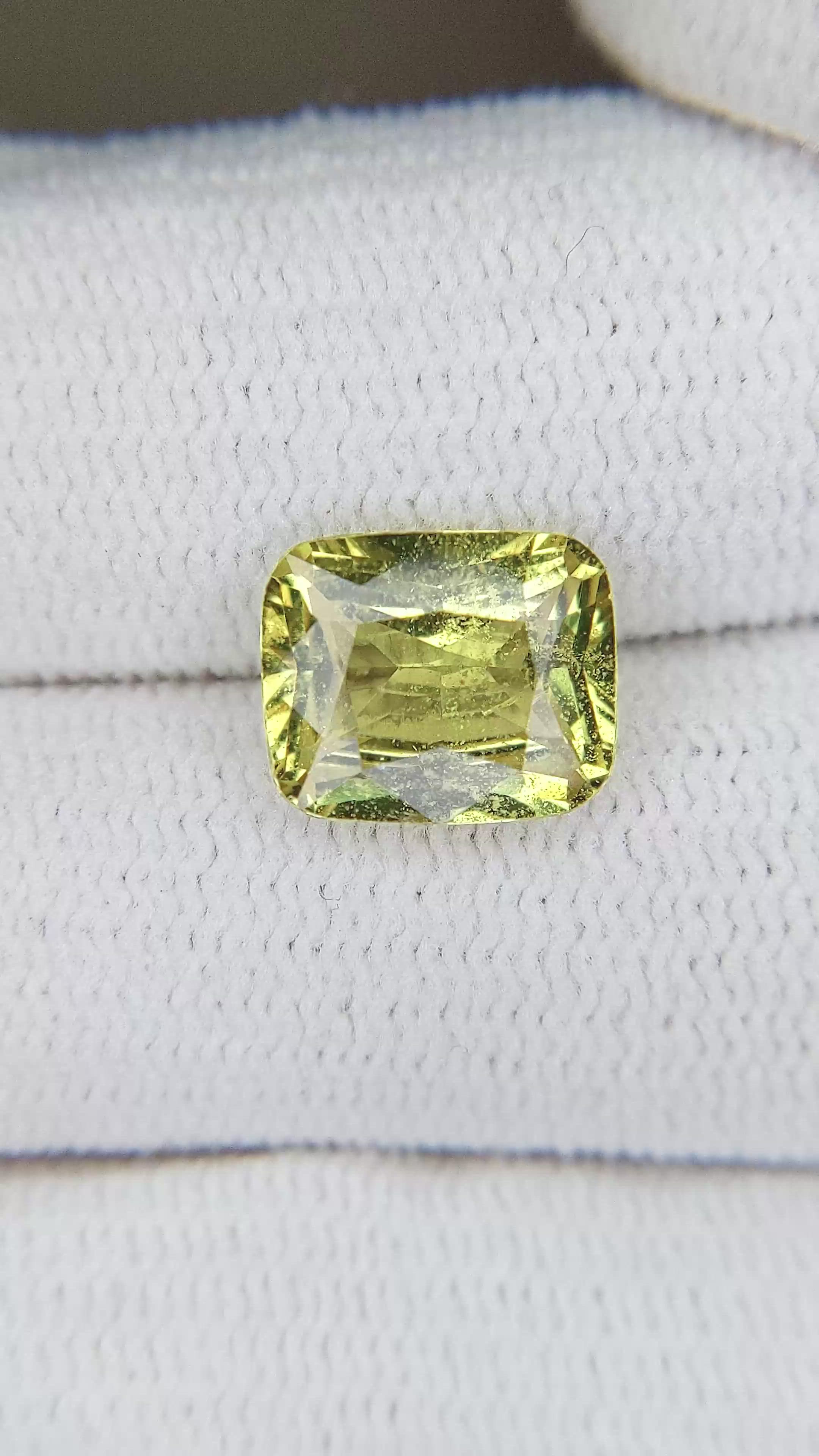 2.67 Ct. Greenish Yellow Sapphire from Ceylon (Sri Lanka) Size Video