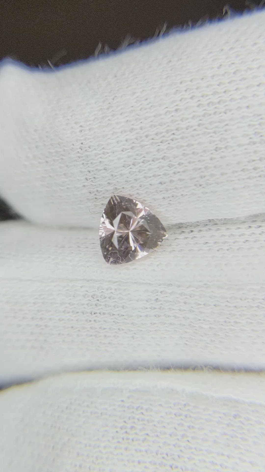 0.91 Ct. Sapphire from Ceylon (Sri Lanka) Size Video