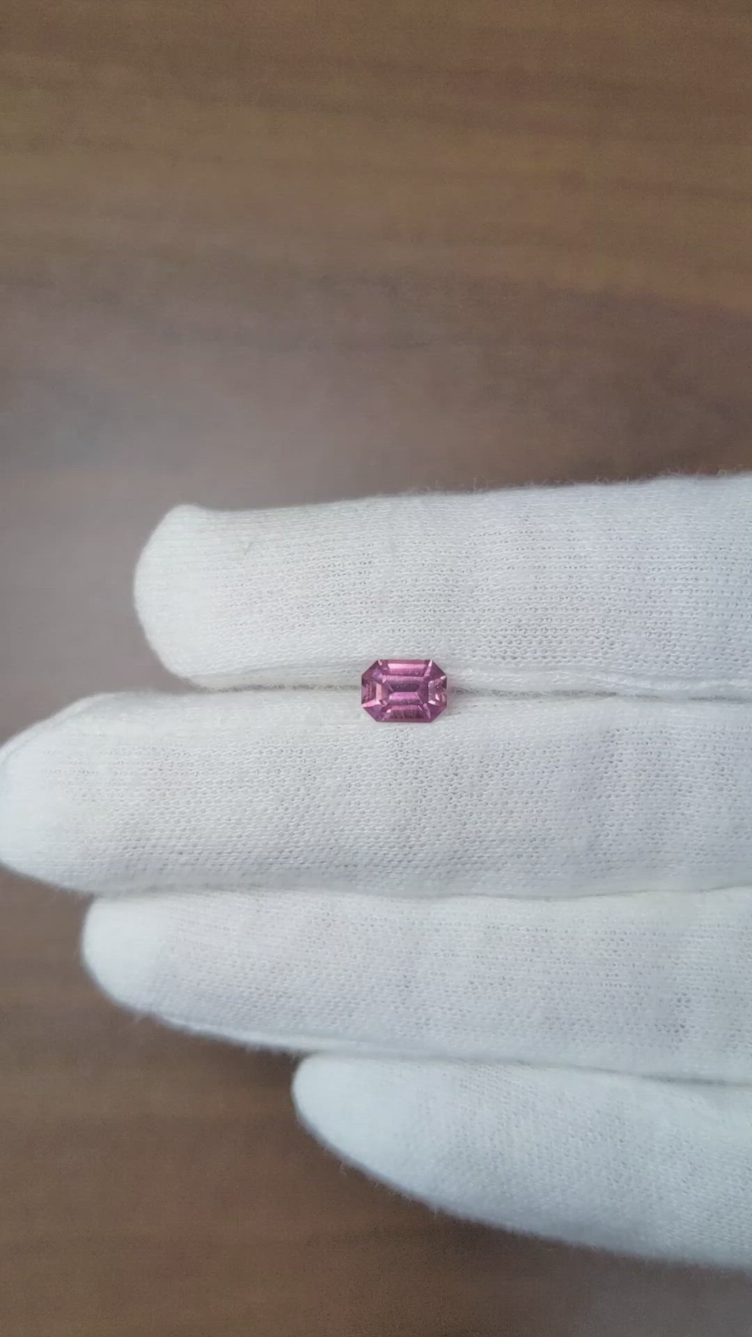 1.05 Ct. Reddish Pink Sapphire from Ceylon (Sri Lanka) Size Video