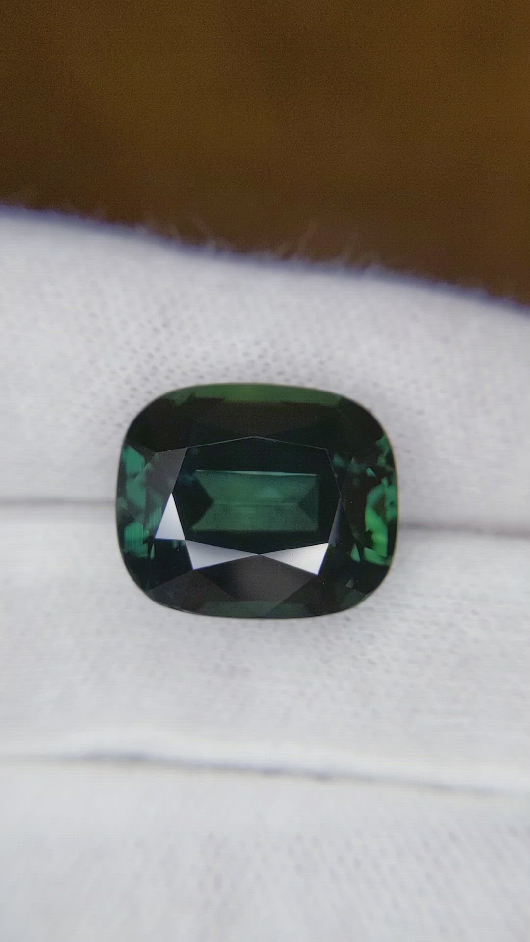 18.09 Ct. Bluish Green Sapphire from Ceylon (Sri Lanka) Size Video