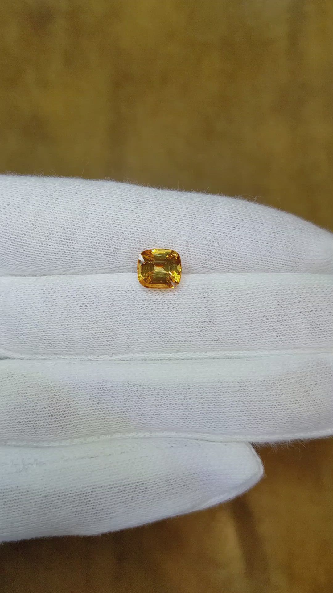 2.54 Ct. Yellowish Orange Sapphire from Ceylon (Sri Lanka) Size Video