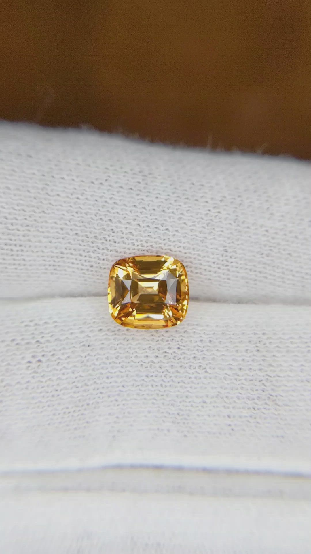 2.54 Ct. Yellowish Orange Sapphire from Ceylon (Sri Lanka) Size Video
