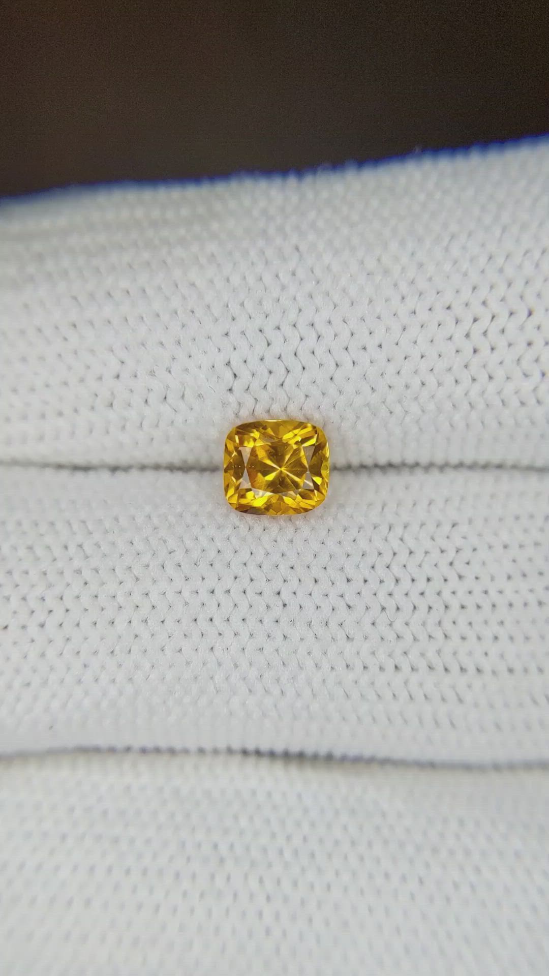0.92 Ct. Yellowish Orange Sapphire from Ceylon (Sri Lanka) Size Video