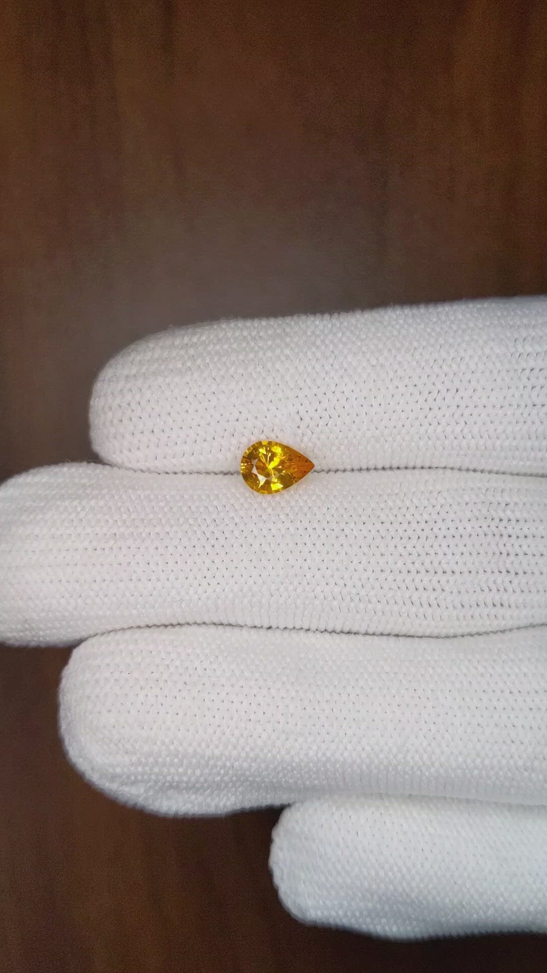 0.85 Ct. Yellowish Orange Sapphire from Ceylon (Sri Lanka) Size Video