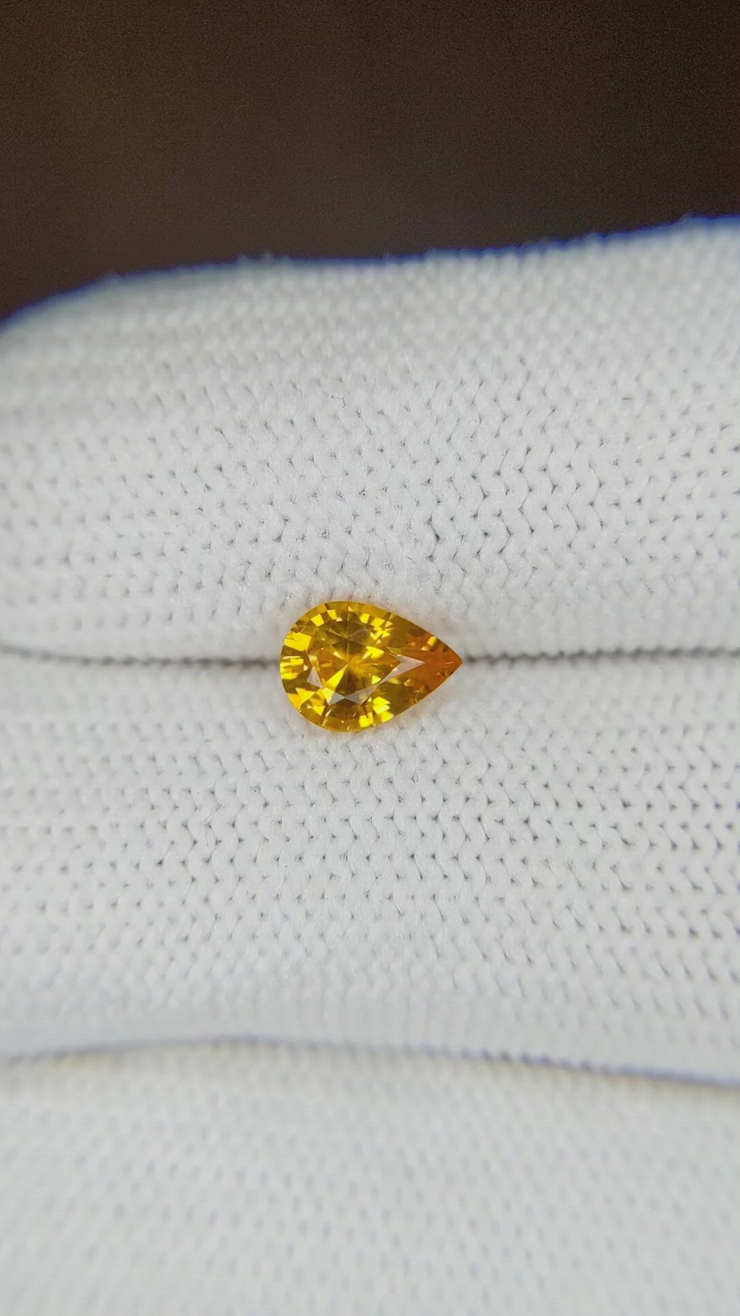 0.85 Ct. Yellowish Orange Sapphire from Ceylon (Sri Lanka) Size Video