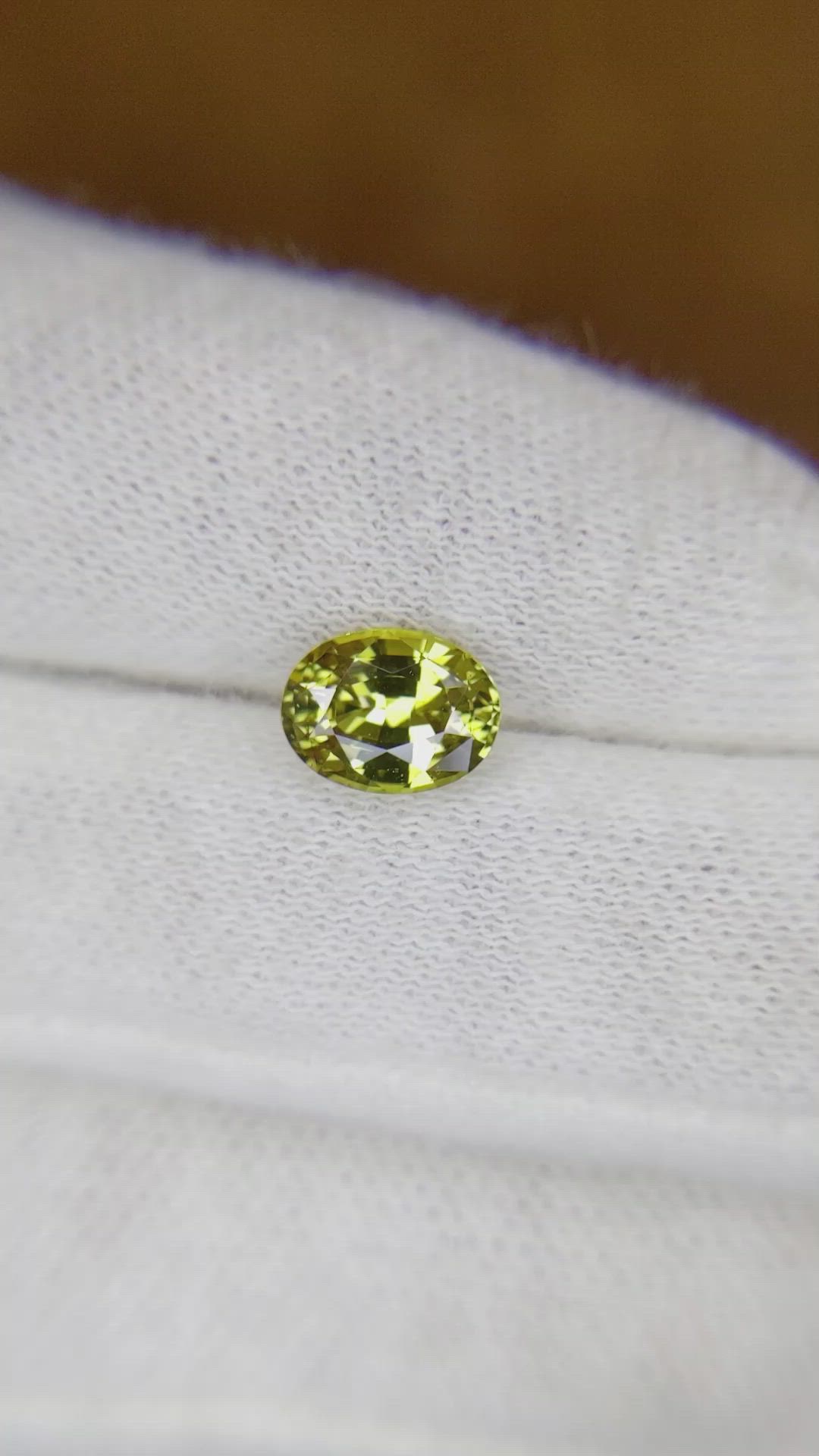 1.71 Ct. Greenish Yellow Sapphire from Ceylon (Sri Lanka) Size Video