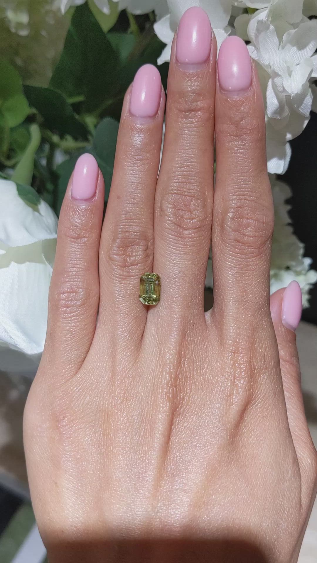 2.37 Ct. Greenish Yellow Sapphire from Ceylon (Sri Lanka) Size Video