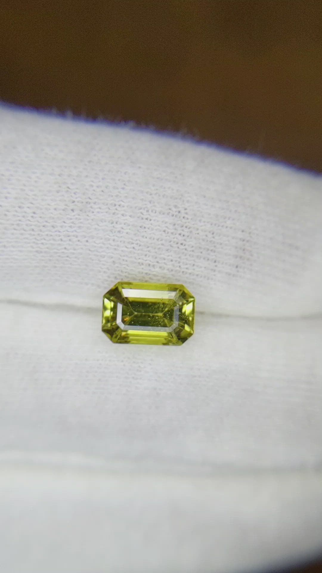 2.37 Ct. Sapphire from Ceylon (Sri Lanka) Size Video