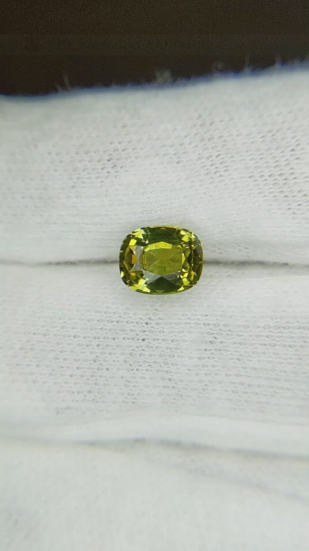 1.94 Ct. Yellowish Green Sapphire from Ceylon (Sri Lanka) Size Video