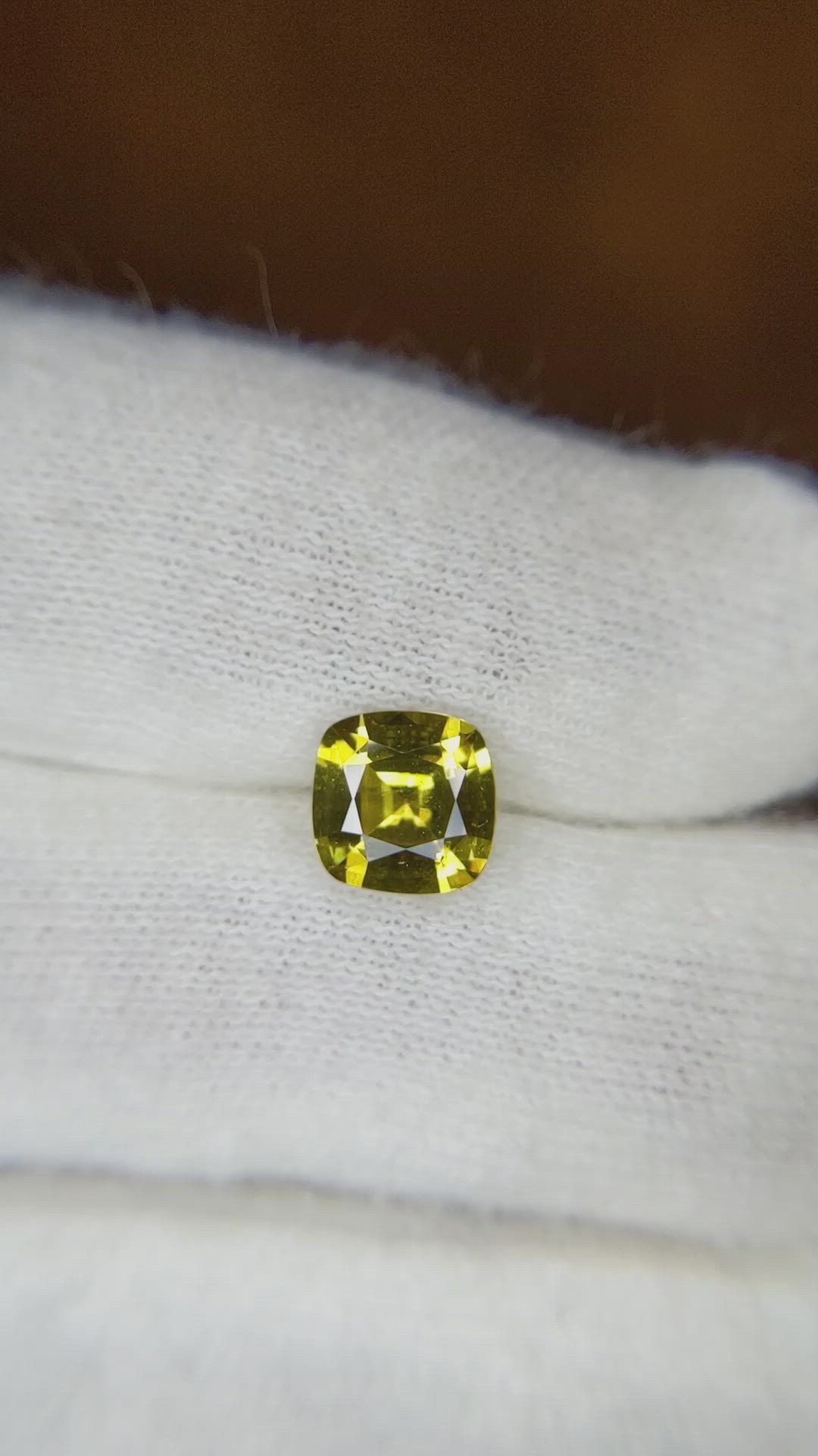 1.55 Ct. Greenish Yellow Sapphire from Ceylon (Sri Lanka) Size Video