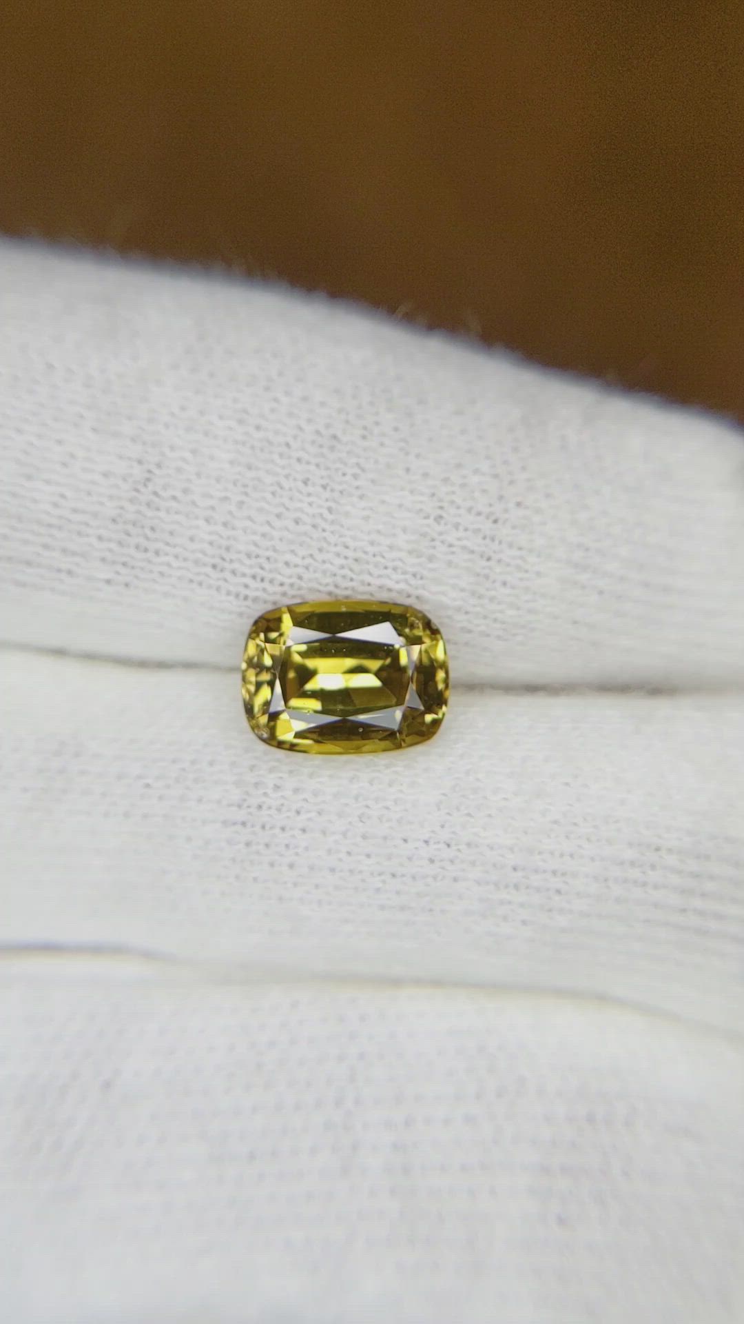 2.30 Ct. Yellowish Brown Sapphire from Ceylon (Sri Lanka) Size Video