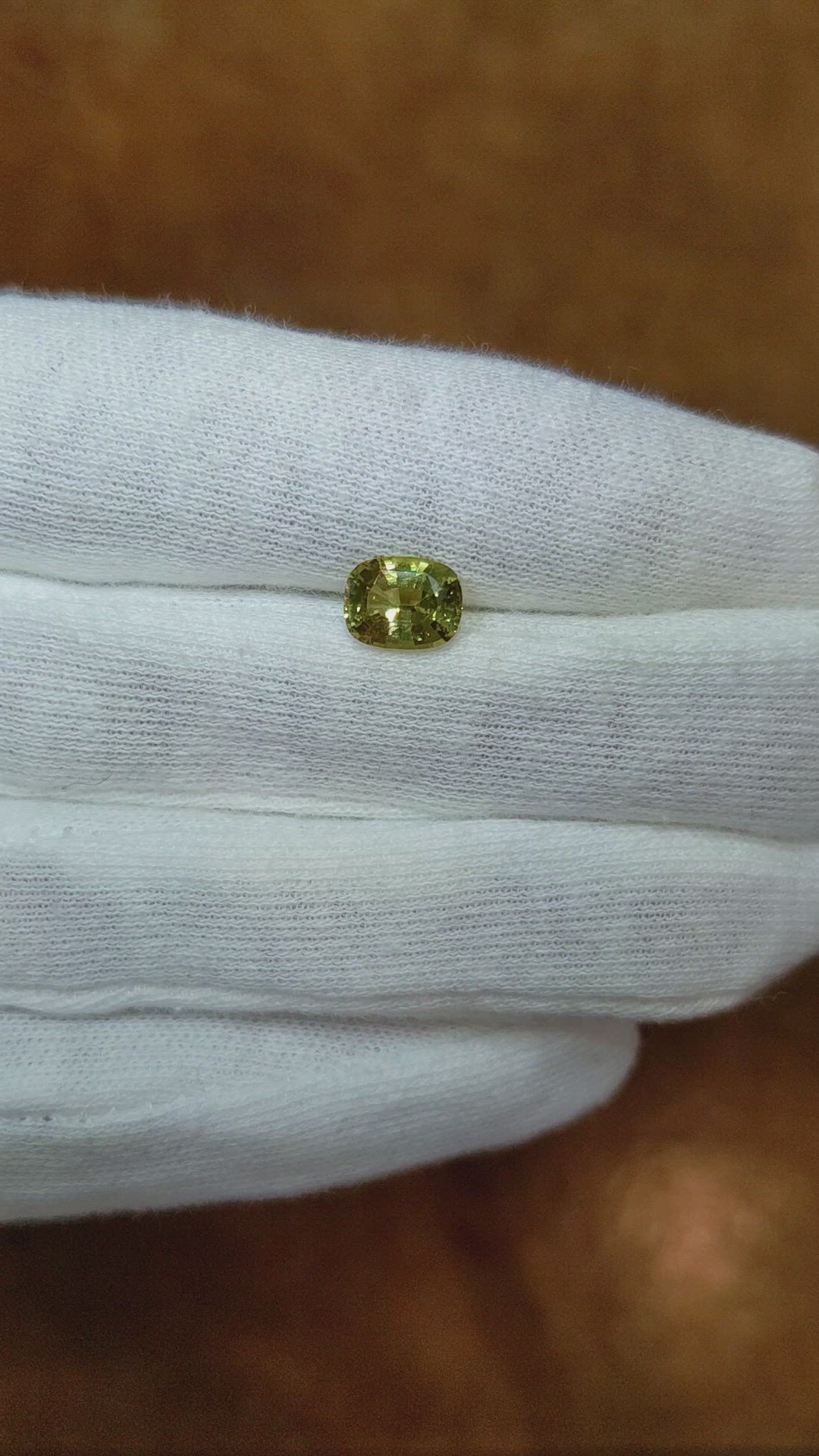 1.56 Ct. Yellowish Green Sapphire from Ceylon (Sri Lanka) Size Video