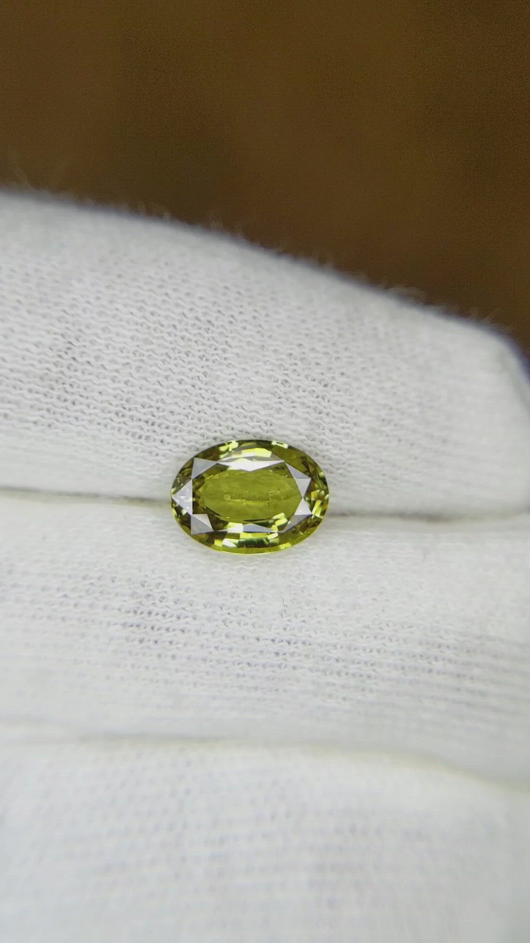1.77 Ct. Yellowish Green Sapphire from Ceylon (Sri Lanka) Size Video
