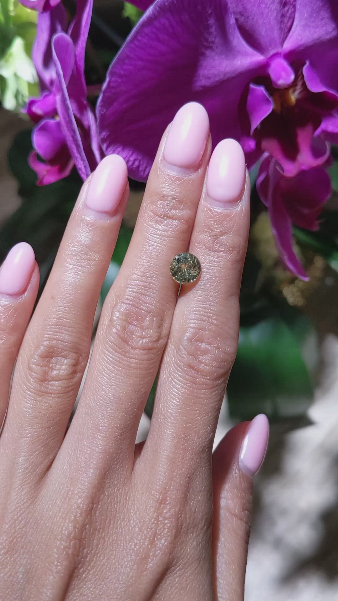 2.07 Ct. Yellowish Green Sapphire from Ceylon (Sri Lanka) Size Video