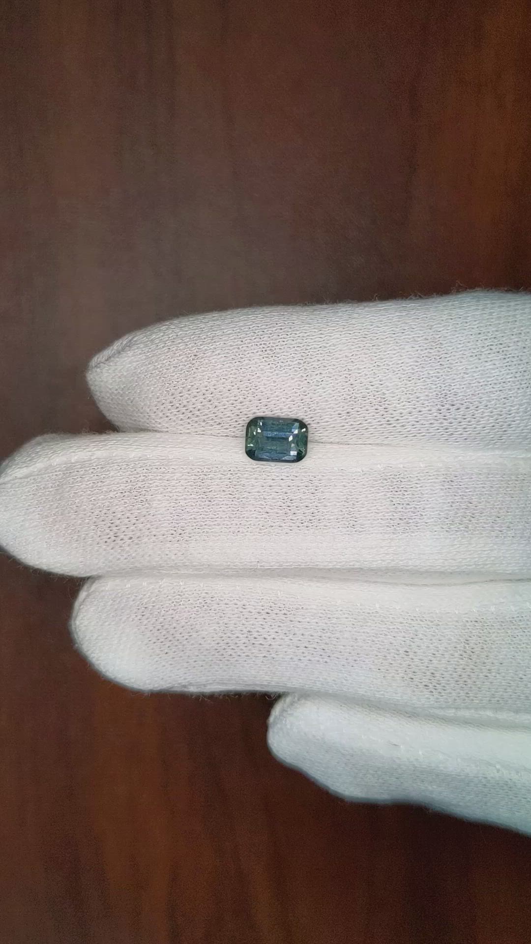 1.29 Ct. Sapphire from Ceylon (Sri Lanka) Size Video