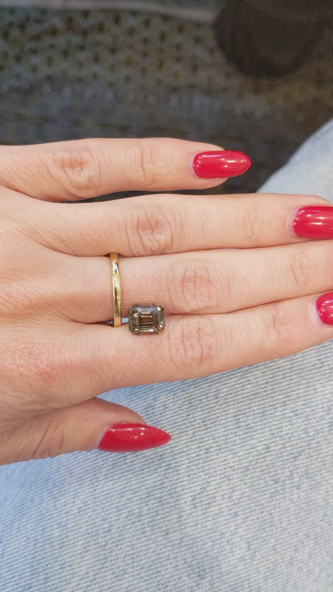 4.07 Ct. Greenish Brown Sapphire from Ceylon (Sri Lanka) Size Video