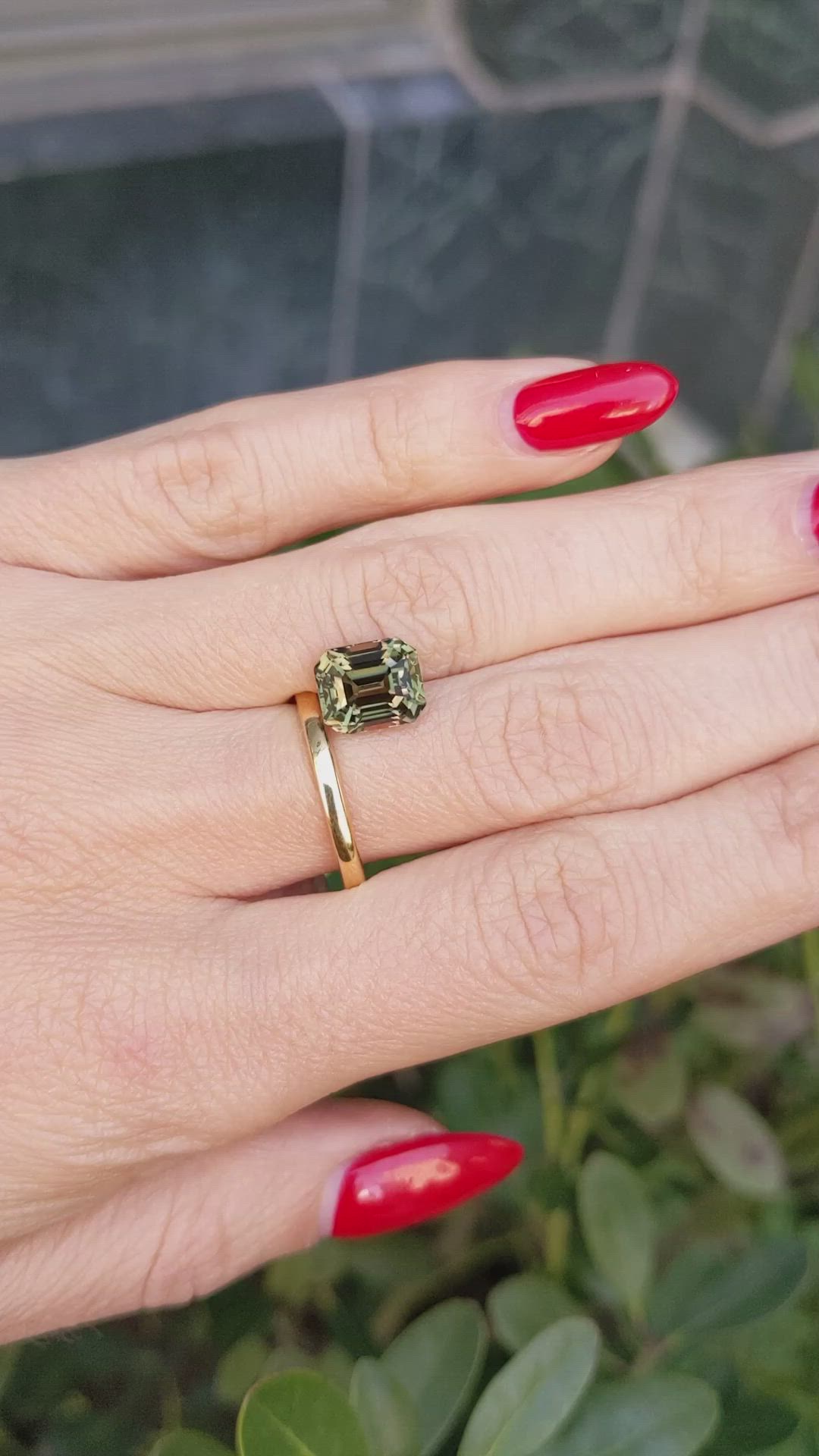 4.07 Ct. Greenish Brown Sapphire from Ceylon (Sri Lanka) Size Video