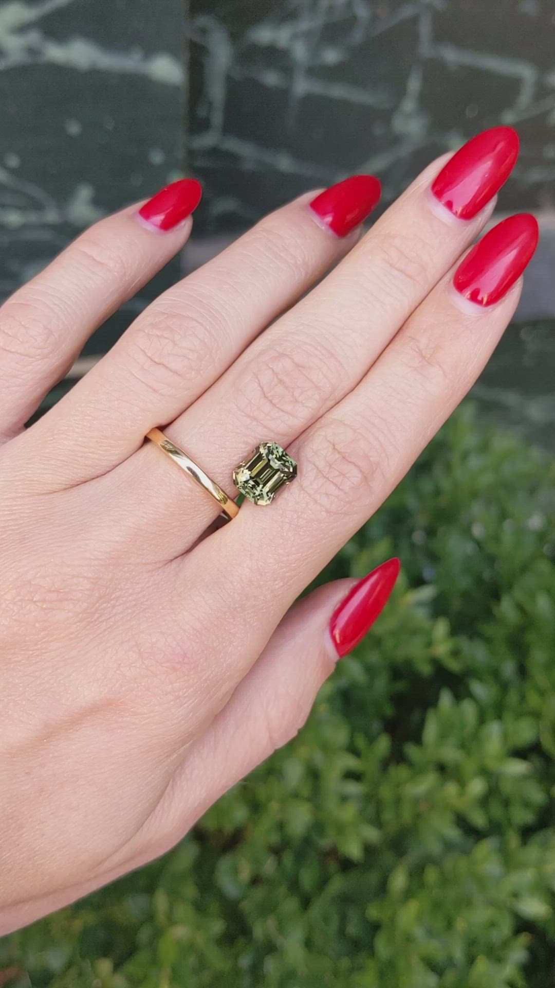 4.07 Ct. Greenish Brown Sapphire from Ceylon (Sri Lanka) Size Video