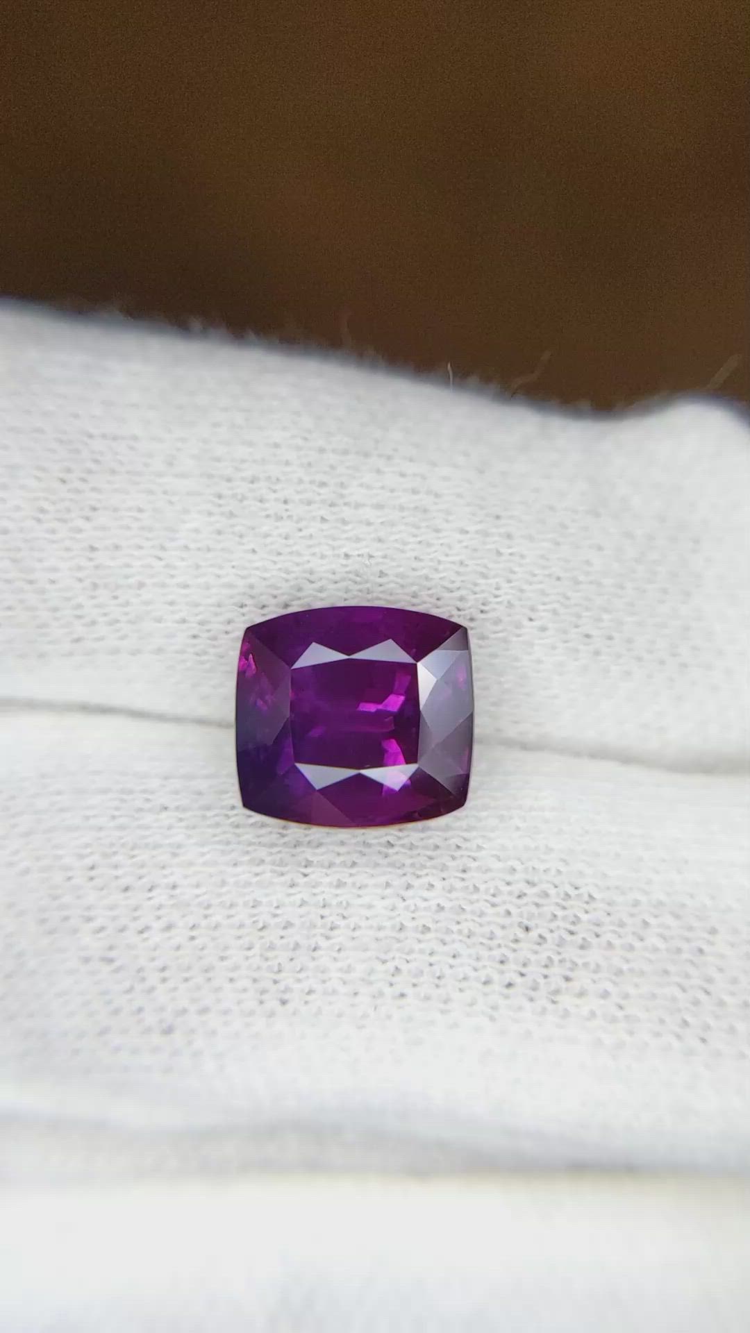 5.34 Ct. Purple Sapphire from Ceylon (Sri Lanka) Size Video