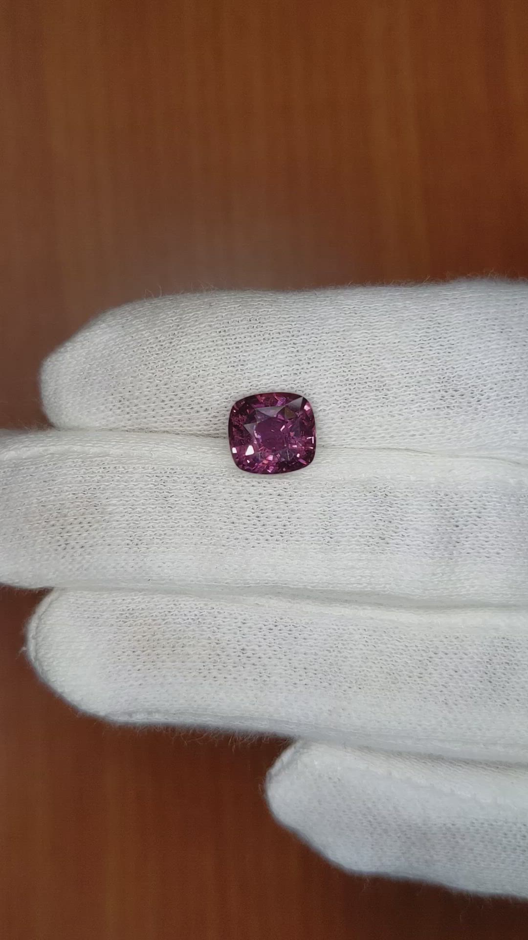 3.14 Ct. Reddish Pink Sapphire from Ceylon (Sri Lanka) Size Video