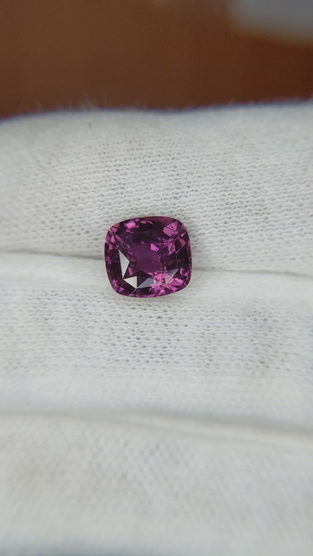 3.14 Ct. Reddish Pink Sapphire from Ceylon (Sri Lanka) Size Video