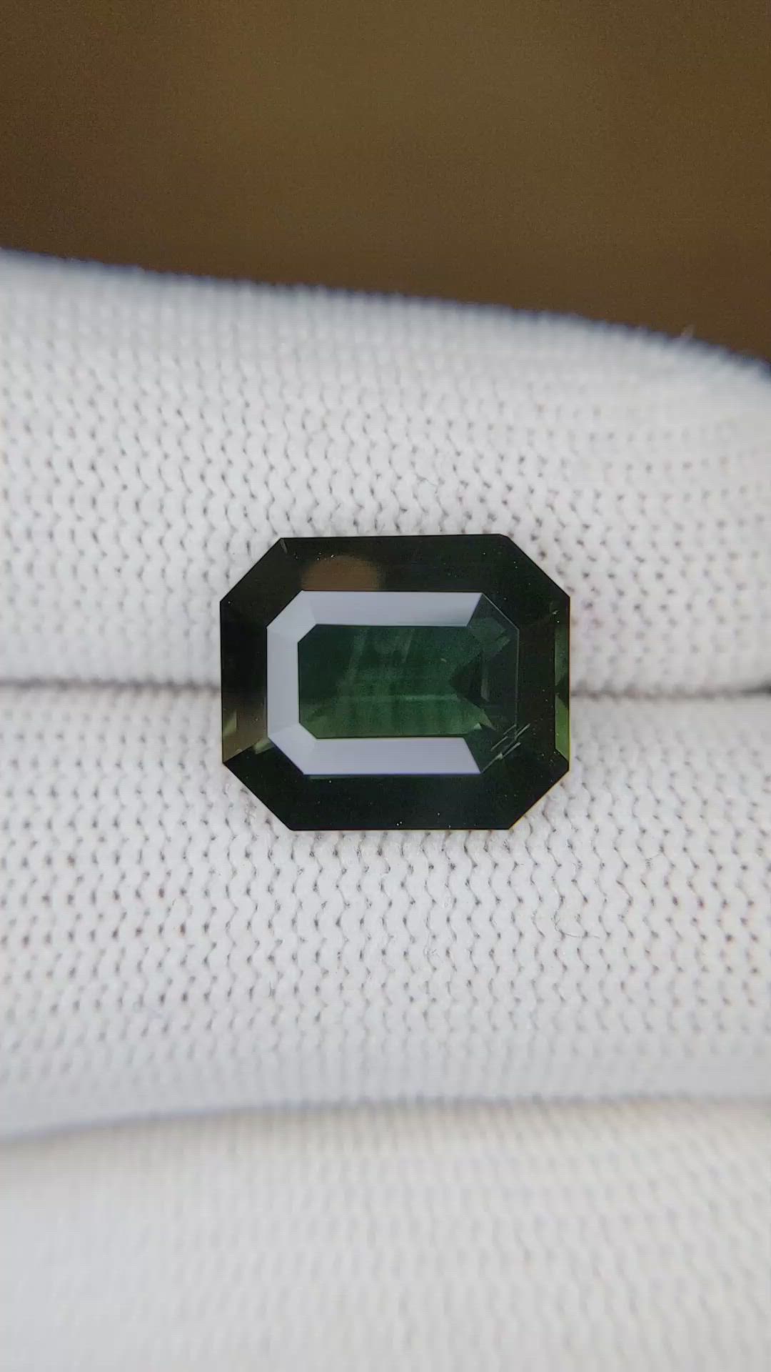 7.51 Ct. Green Sapphire from Ceylon (Sri Lanka) Size Video