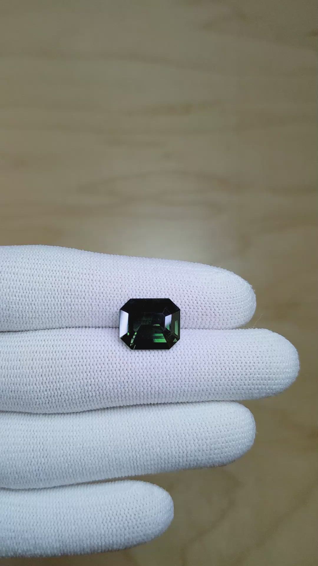 7.51 Ct. Green Sapphire from Ceylon (Sri Lanka) Size Video
