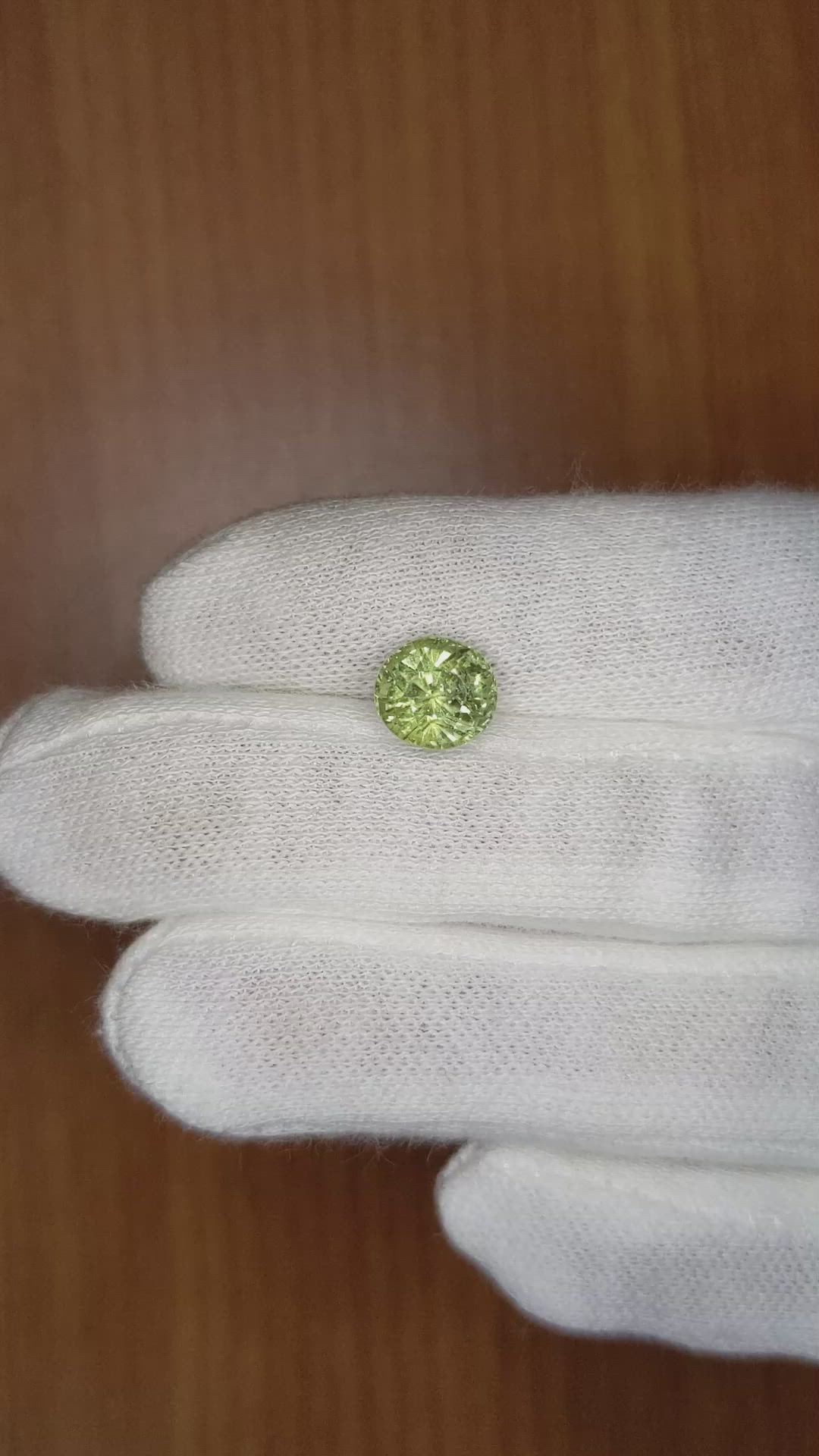 3.44 Ct. Green Sapphire from Ceylon (Sri Lanka) Size Video