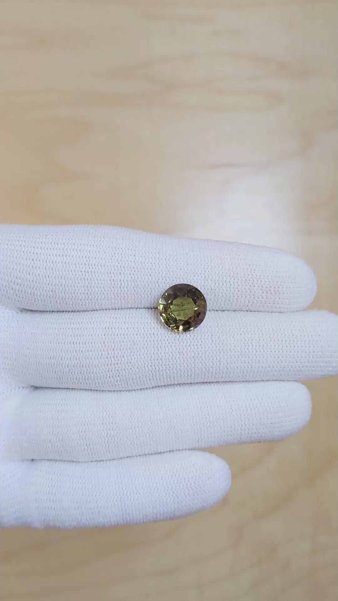 5.42 Ct. Green Sapphire from Ceylon (Sri Lanka) Size Video