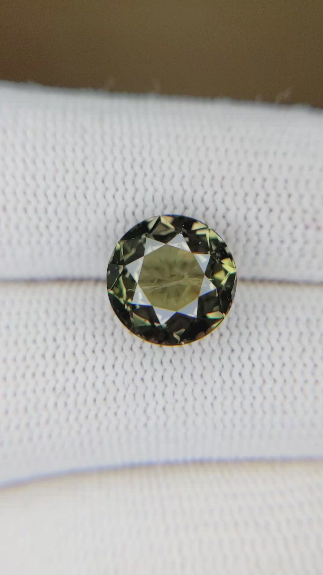 5.42 Ct. Green Sapphire from Ceylon (Sri Lanka) Size Video